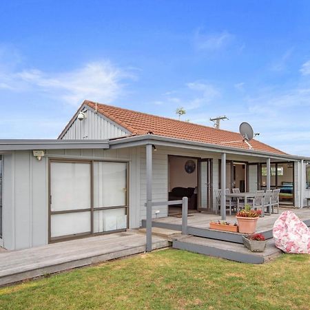 The Sunrise Bach - One Tree Point Holiday Home エクステリア 写真