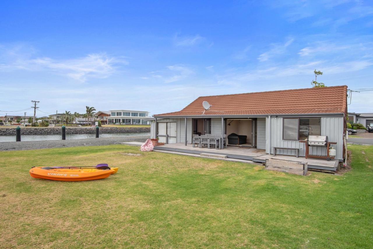 The Sunrise Bach - One Tree Point Holiday Home エクステリア 写真