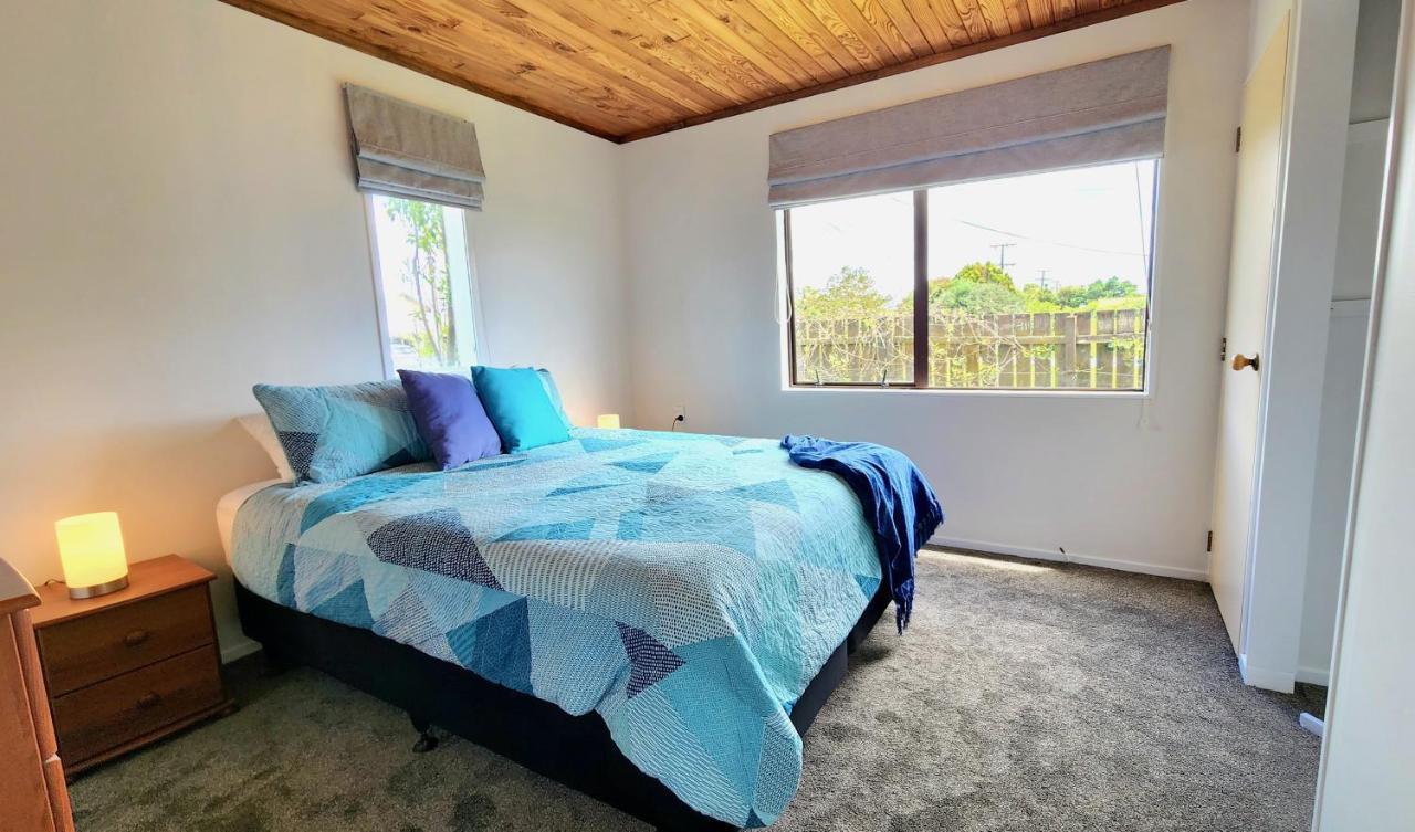 The Sunrise Bach - One Tree Point Holiday Home エクステリア 写真